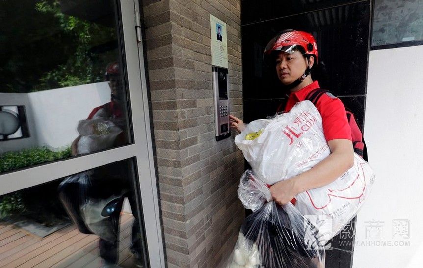 京东618店庆大促 刘强东送快递