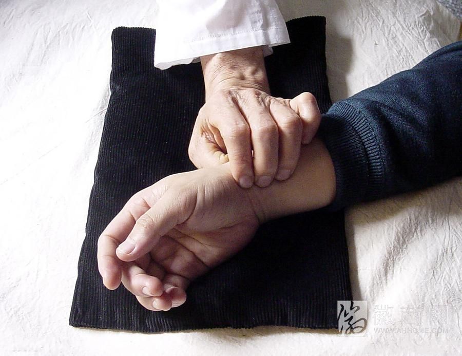 76名“安徽名中医”评定公布 <a href='display.asp?id=12239' target='_blank'>黄山</a>9位、亳州6位名医上榜