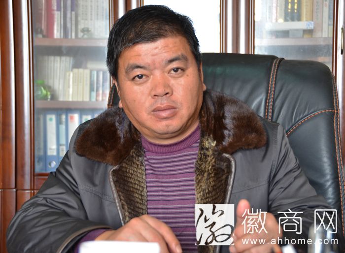 董明 