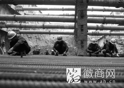 <a href='display.asp?id=7396'  target='_blank'>合肥地铁2号线</a>施工现场
