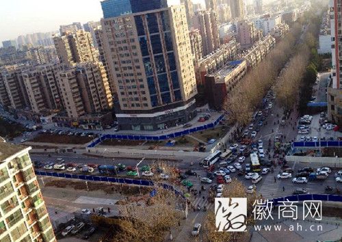 潜山路、史河路交口交通一度混乱