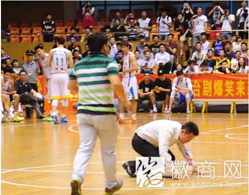 孙亮下跪图片
