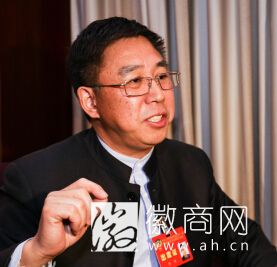 李缜