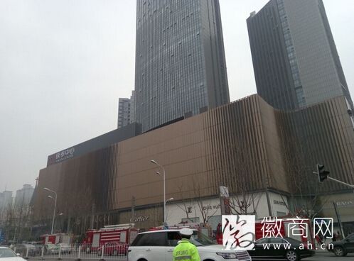 银泰中心起火