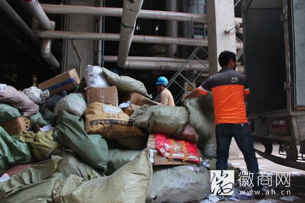 3000余万张快递面单卸入电厂院内等待销毁