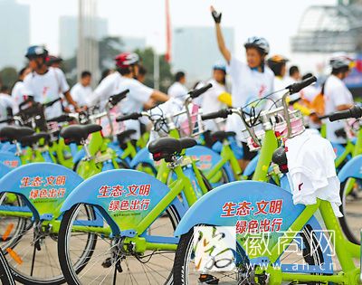 <a href='display.asp?id=11916' target='_blank'>芜湖</a>市民准备体验公共自行车