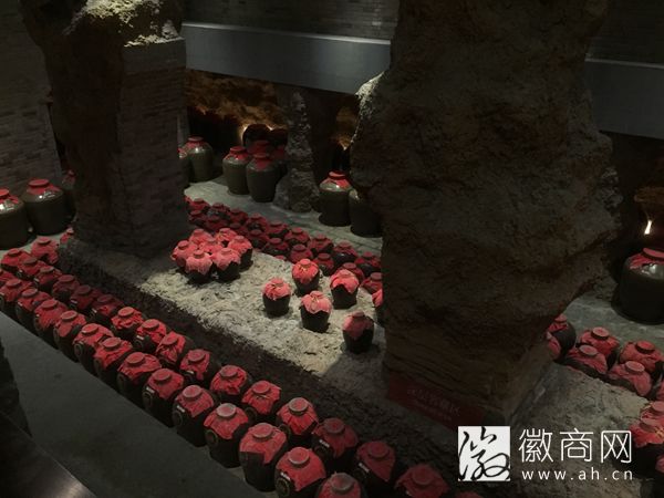 <a href='display.asp?id=18219'  target='_blank'>酒企</a><a href='display.asp?id=14335'  target='_blank'>转型</a>