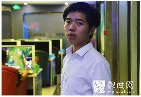 蓝戈电竞万少拼